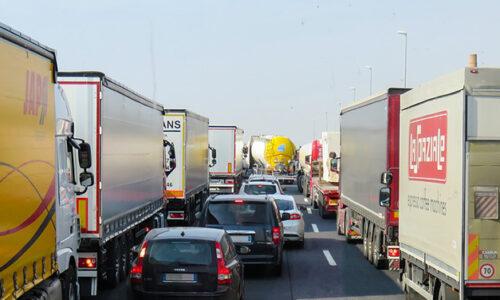 Autmobili i kamioni, gužba u saobraćaju