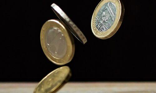 Prodaje kovanicu evra, kovanice