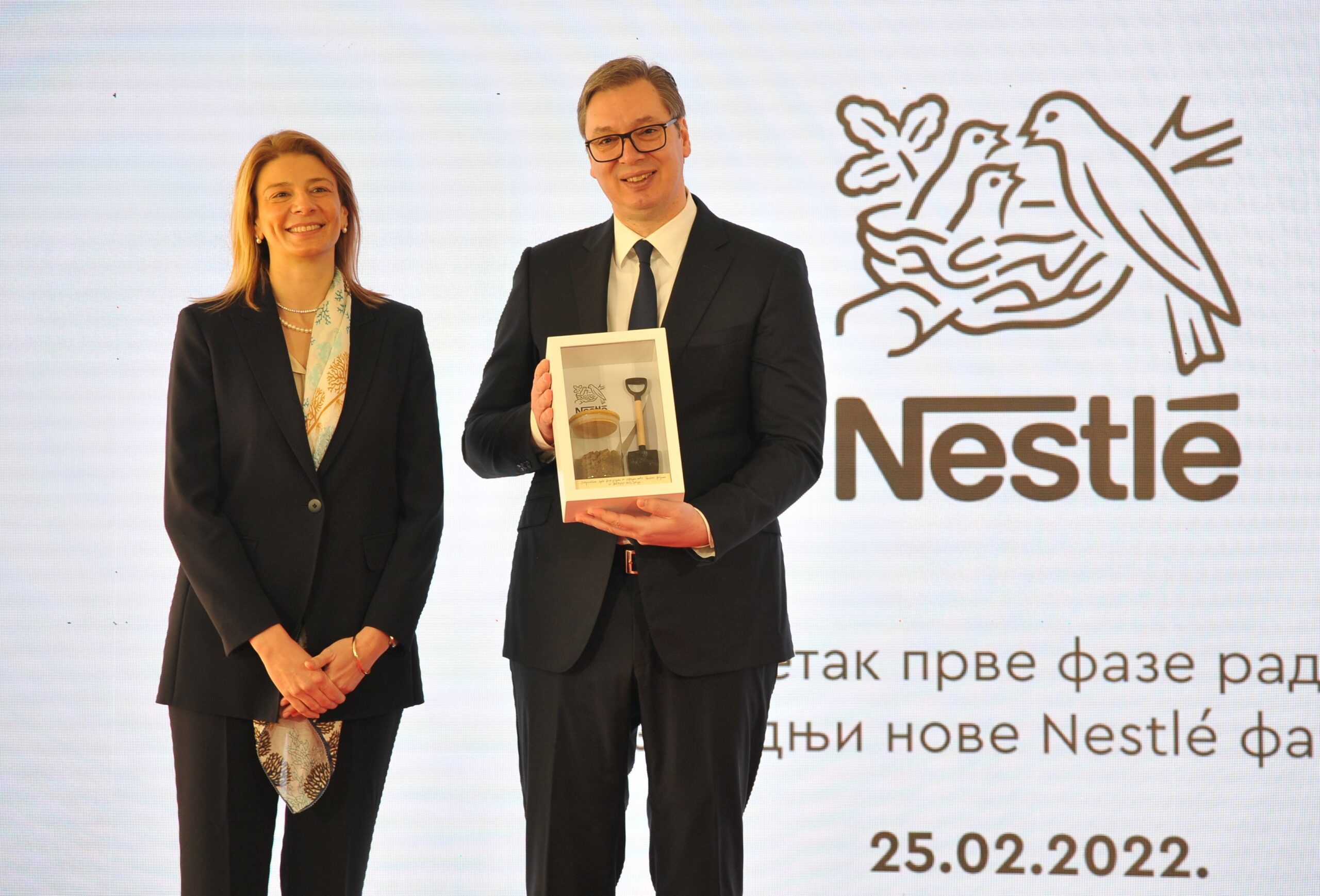 Marjana Davidović, generalna direktorka kompanije Nestlé za region južnog Adrijatika i predsednik Srbije Aleksandar Vučić