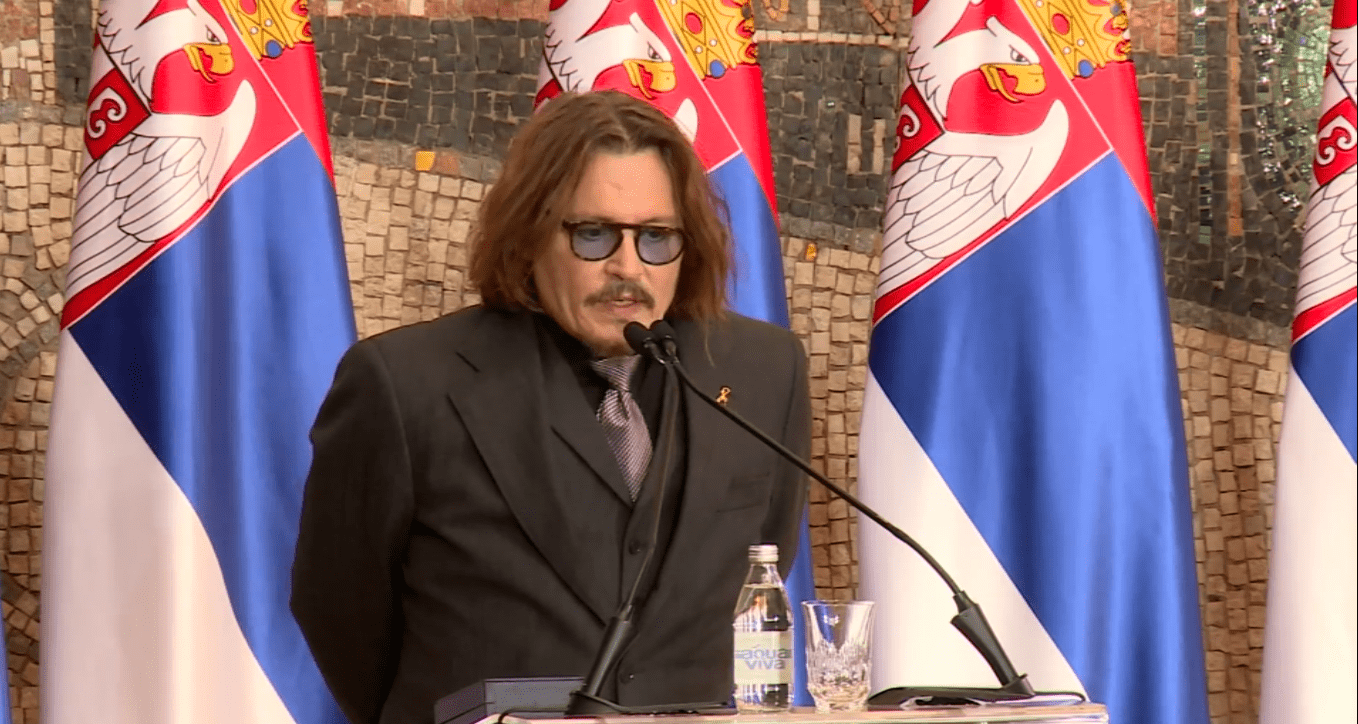 Dzoni Dep, na dodeli odlikovanja