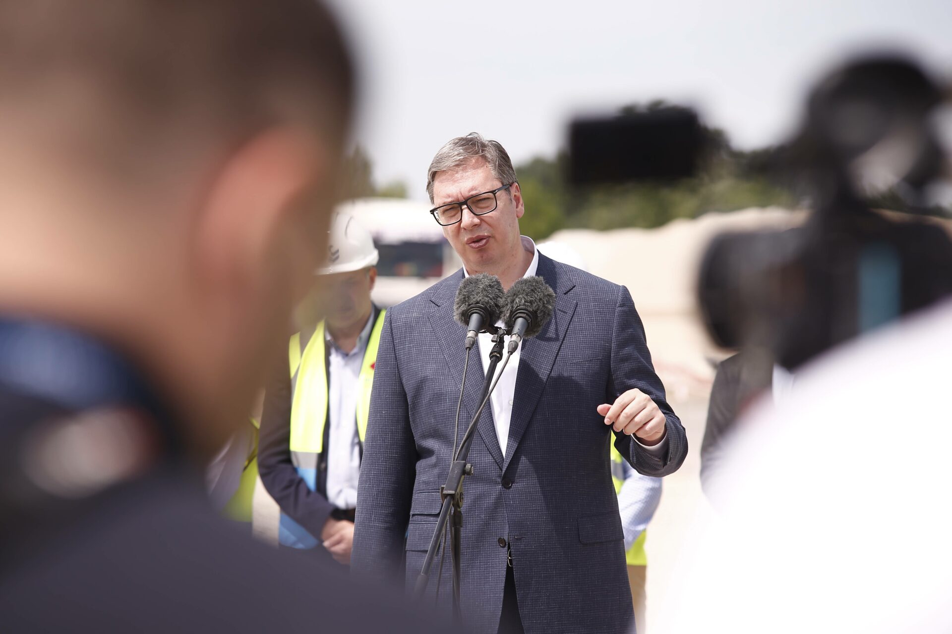 aleksandar vučić, zahtevi