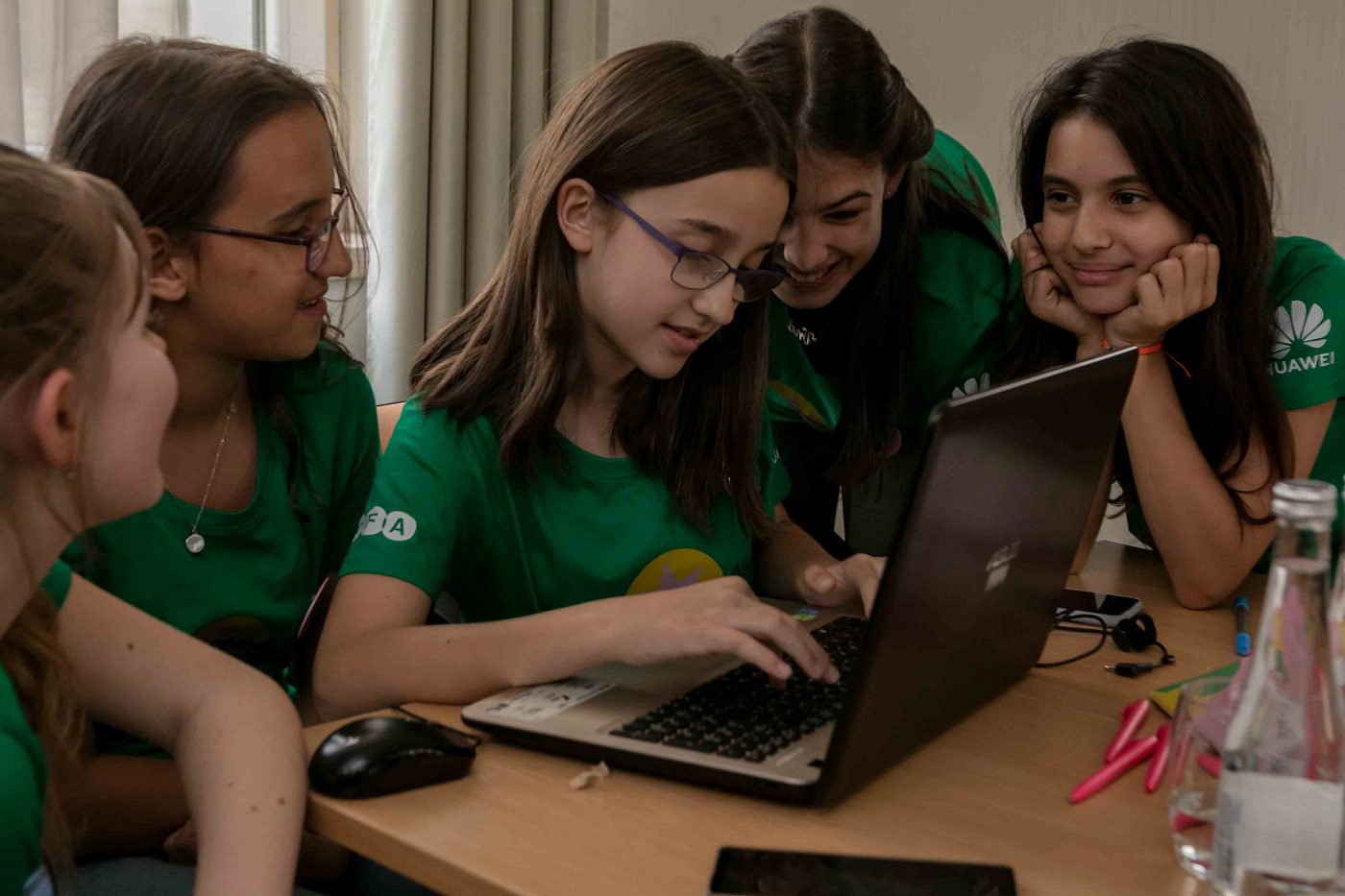 Devojčice na hakatonu
