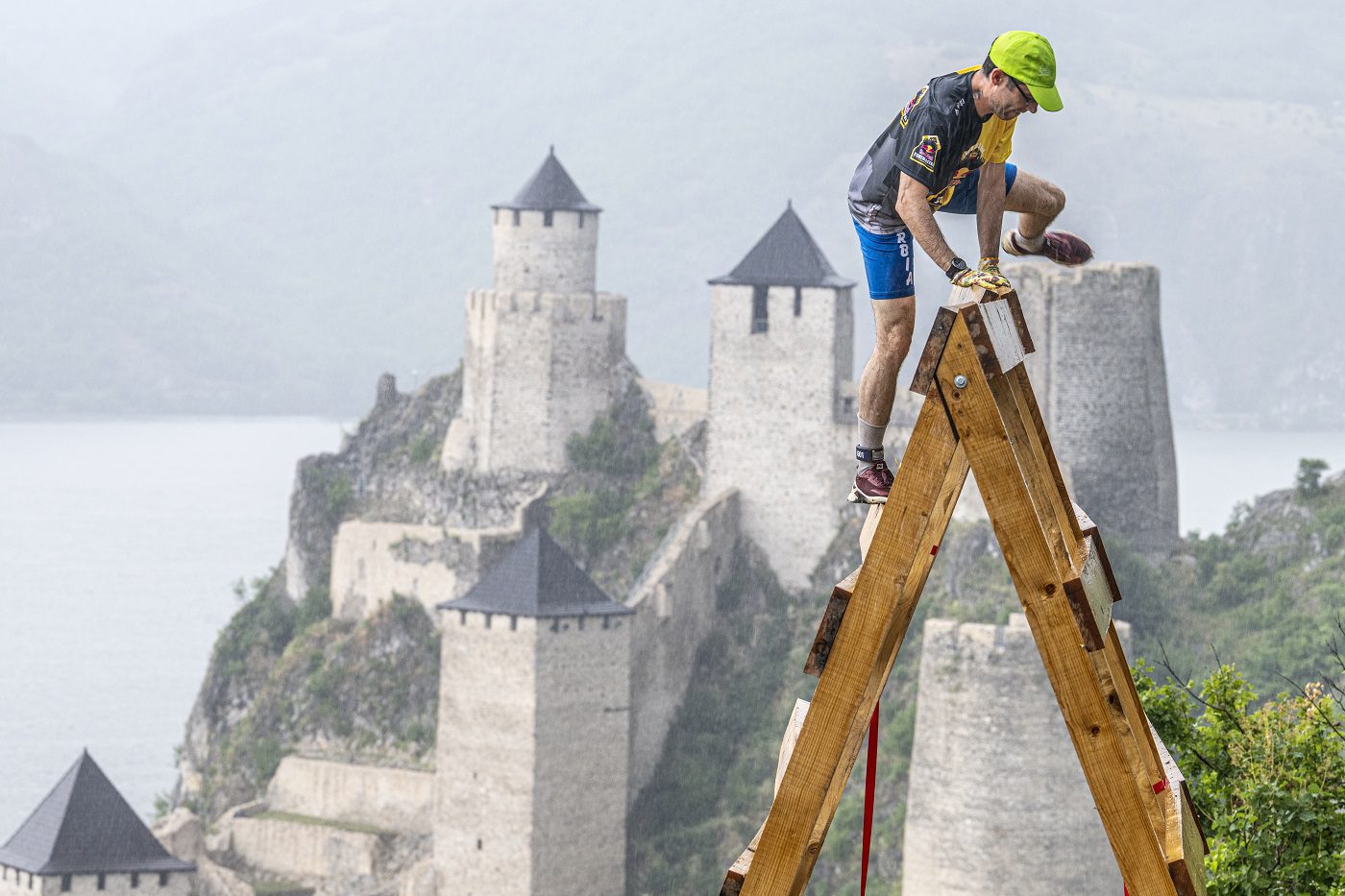 Fortmaster Golubac, prelazak preko prepreka