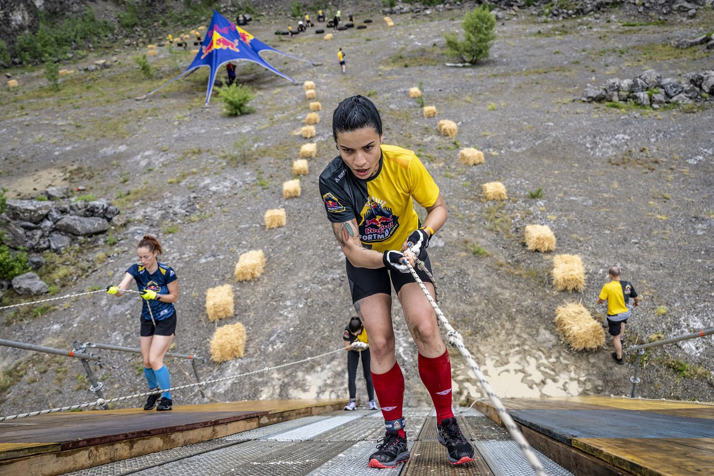 Fortmaster, takmičari se penju uz kanapa