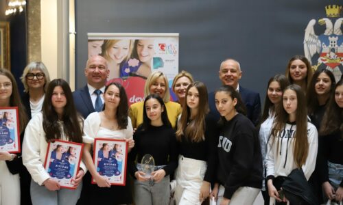 Pobednice takmičenja Uhvati ideju sa predsednicom UPŽ gradonačelnikom Beograda ministrom za inovacije i tehnološki razvoj, Dan devojčica