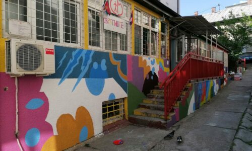 Oslikavanje murala Svratišta za decu Krfska