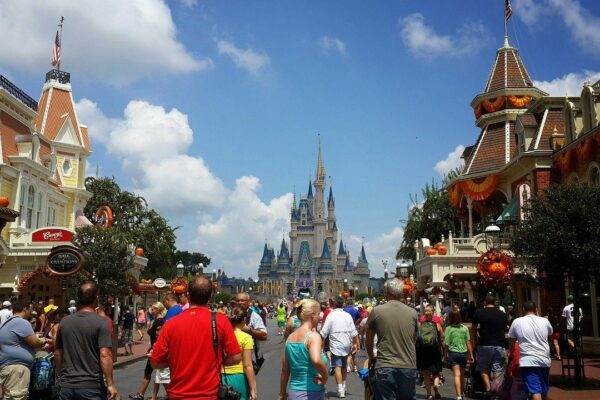 Disney, Dizni parkovi