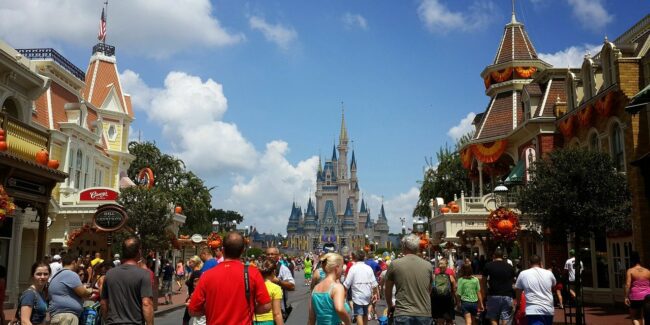 Disney, Dizni parkovi