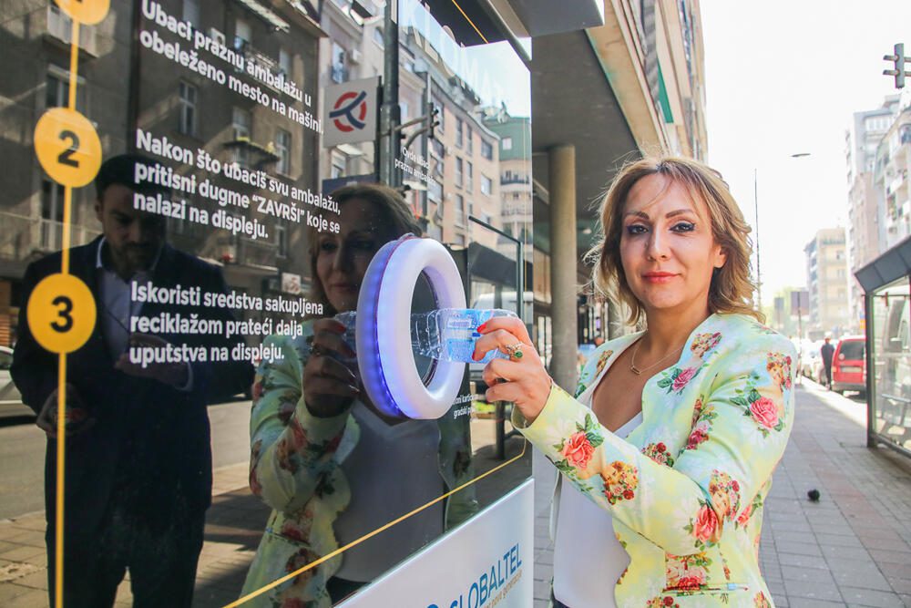Violeta Belanović pored reciklomata