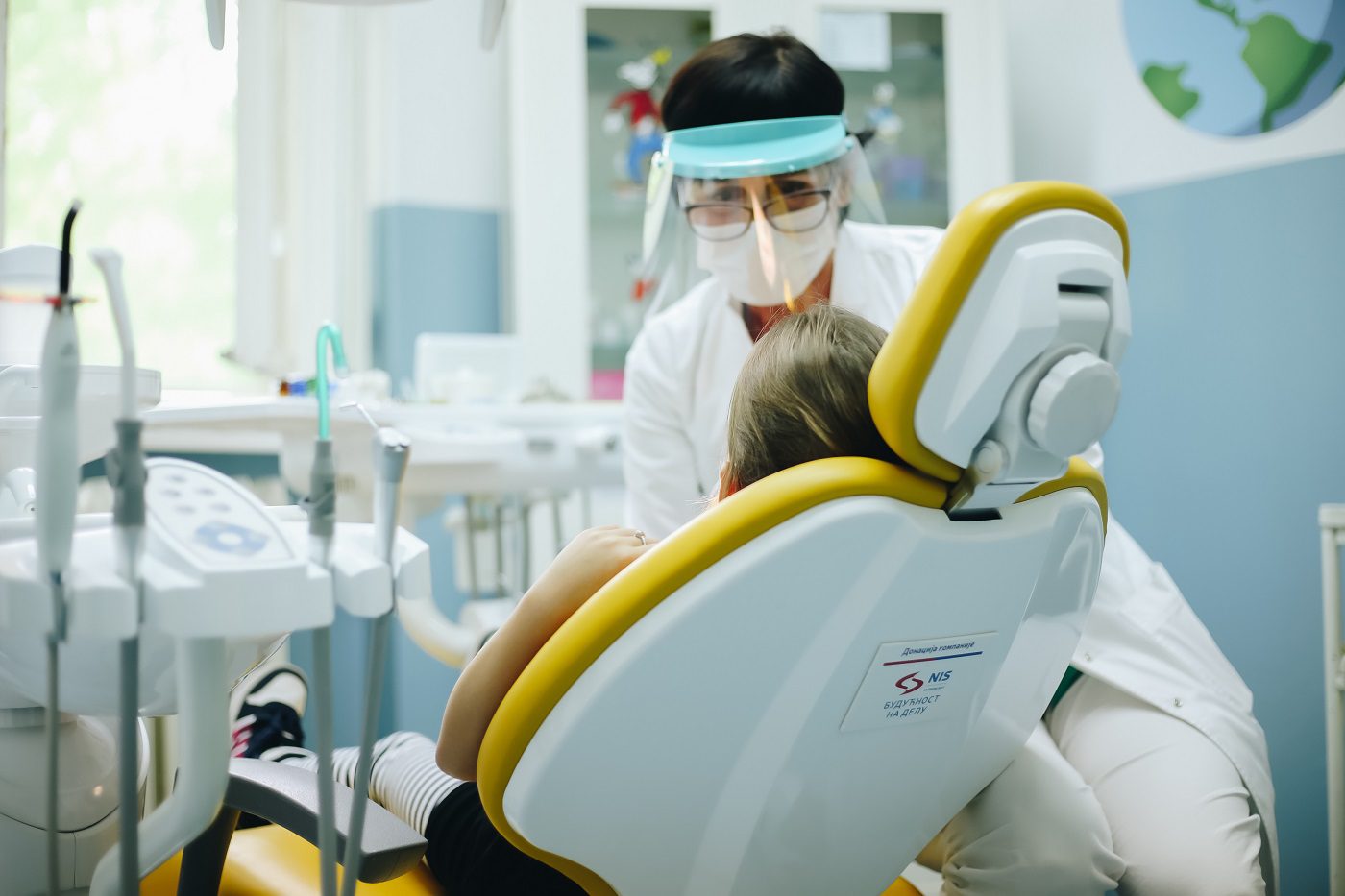 žKompanija NIS podržala je rekonstrukciju i opremanje savremenom medicinskom opremom 20 zdravstvenih ustanova u 13 gradova i opština širom Srbije.