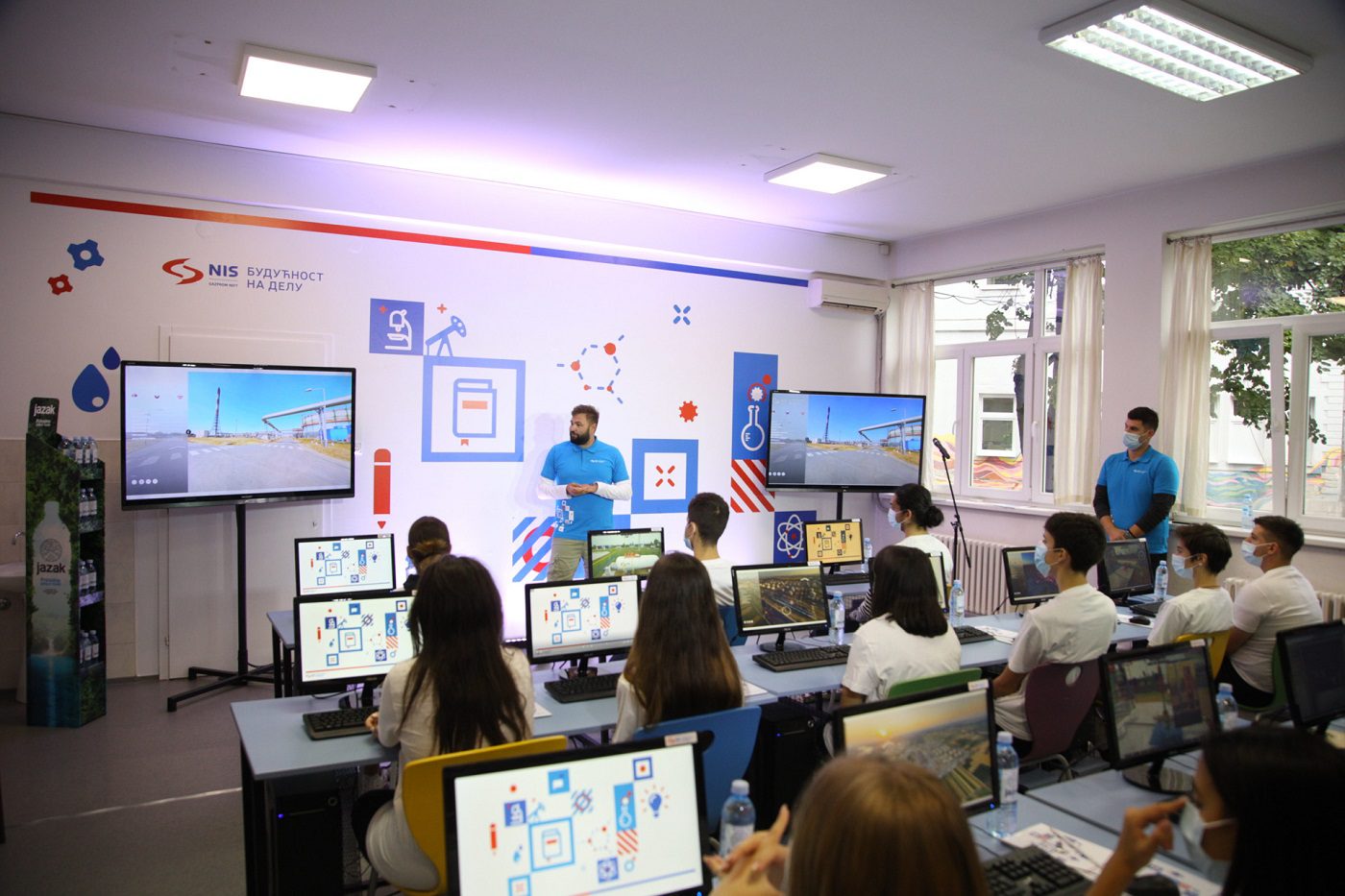  „Zajednici zajedno” realizovan u saradnji sa Ministarstvom prosvete, nauke i tehnološkog razvoja i Ministarstvom unutrašnjih poslova Republike Srbije.