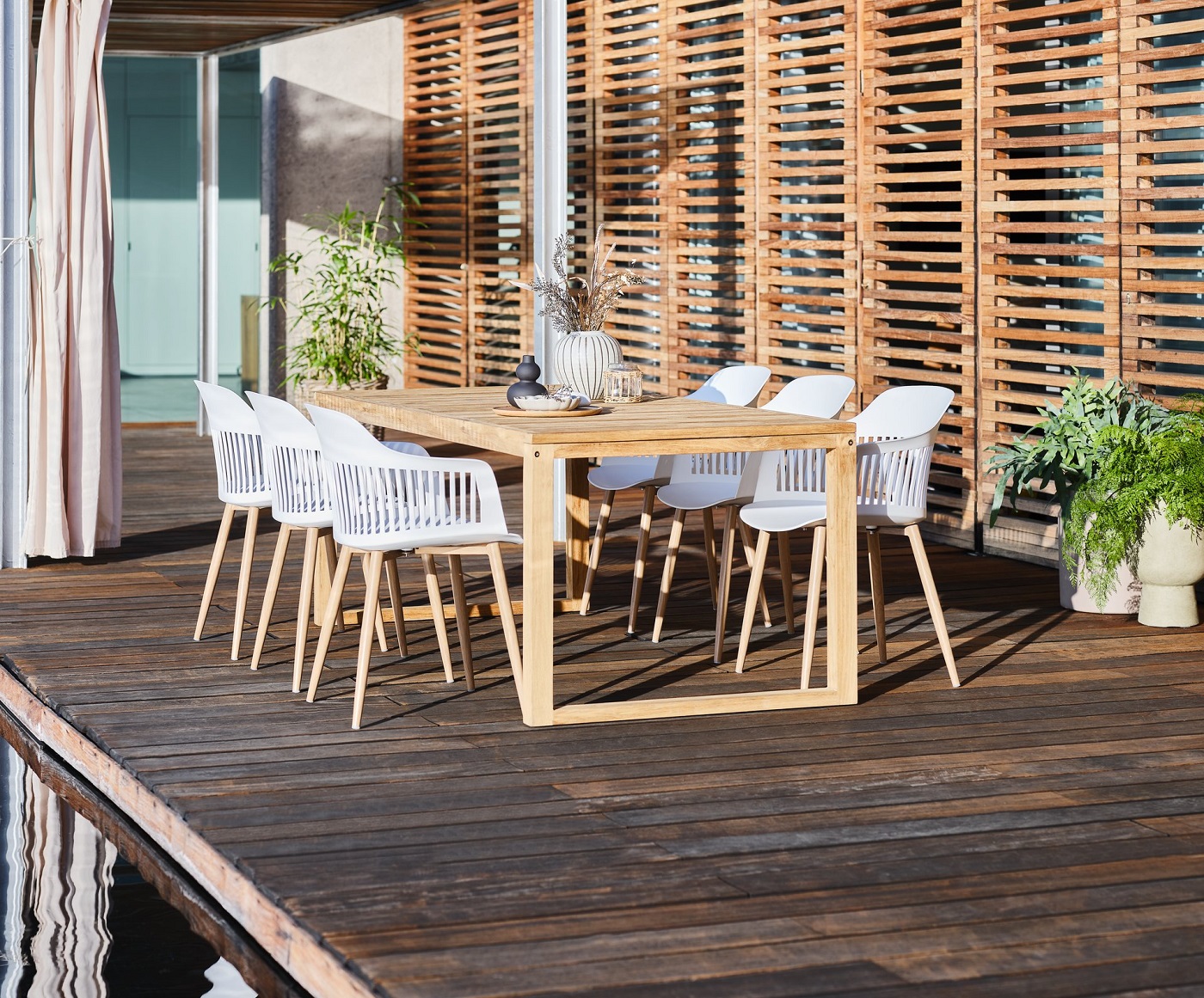 Tikovina iz srušene malezijske kuće sada je baštenski nameštaj