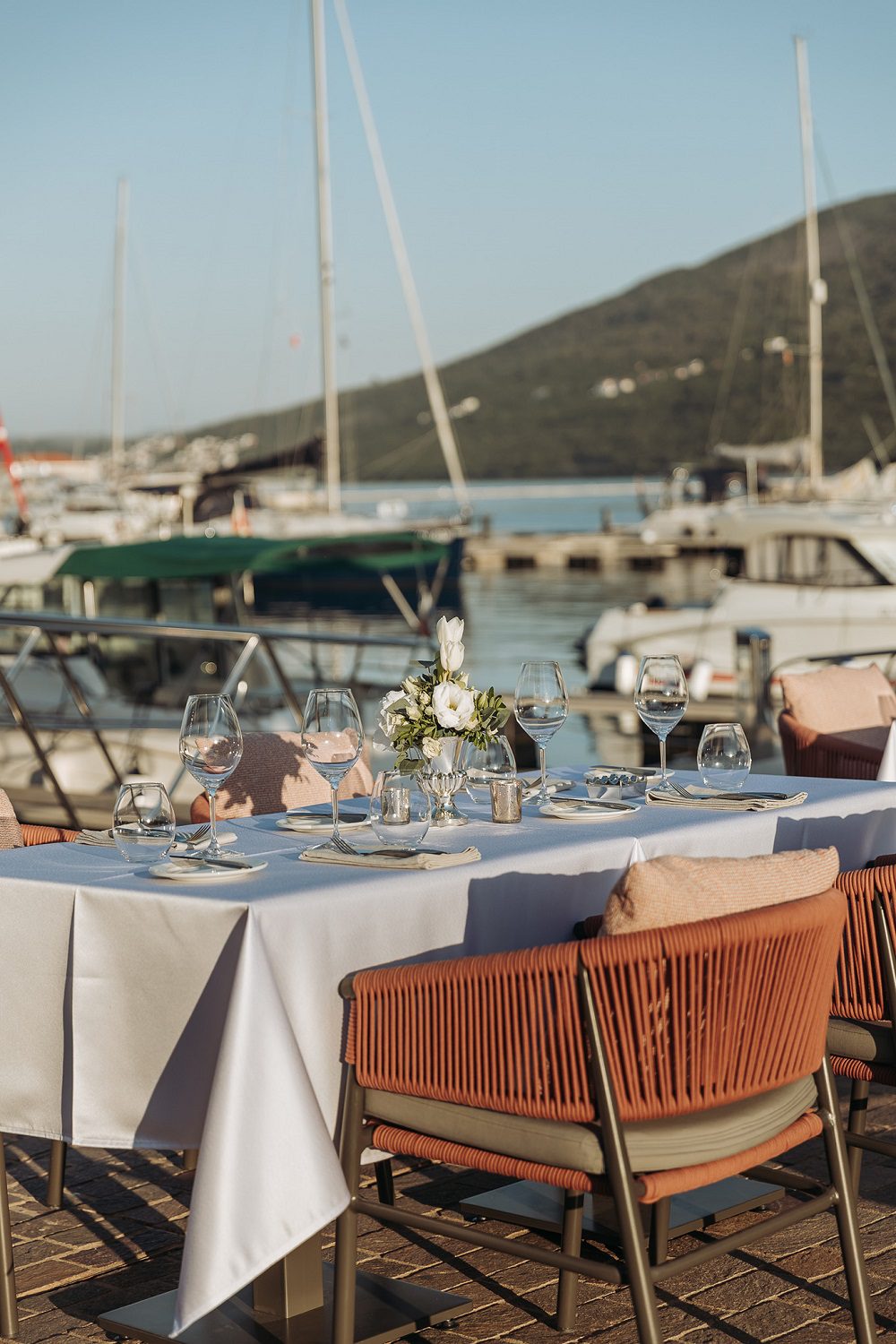 Restoran Square, Portonovi