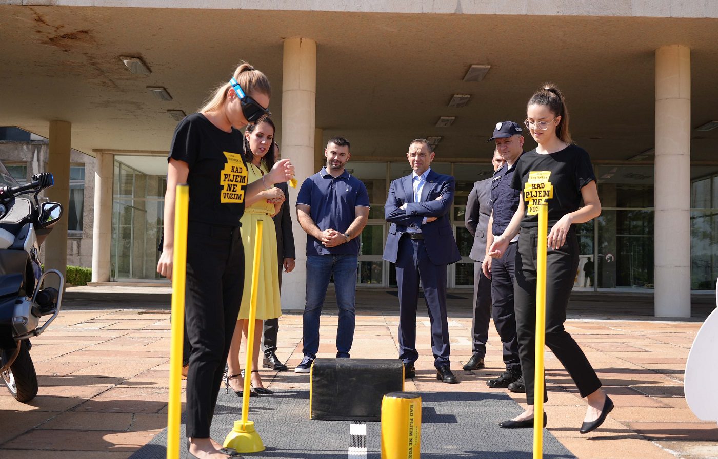 Demonstracija dejstva alkohola uz "pijane naočare"