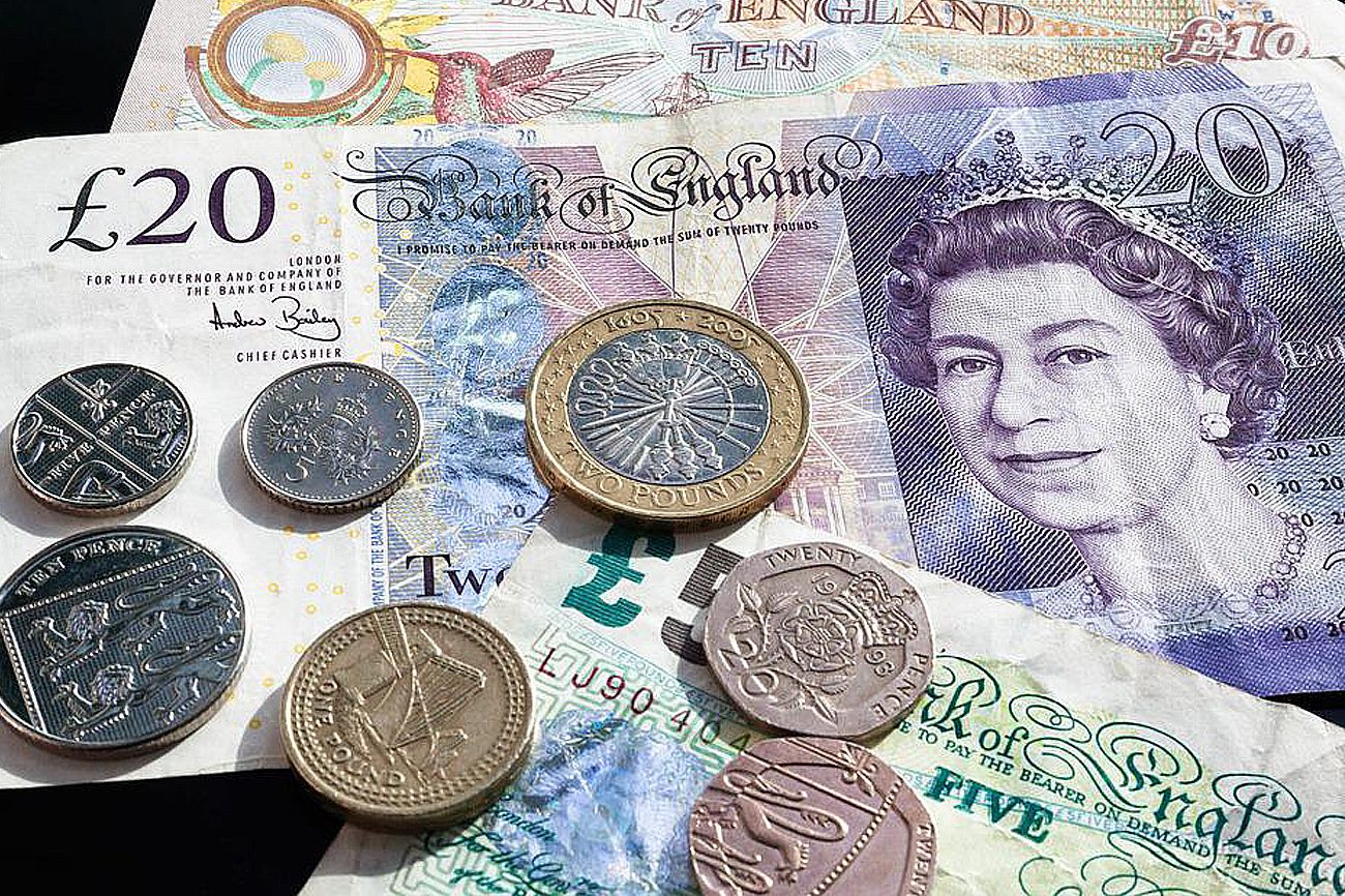 Britanska funta (Pixabay)