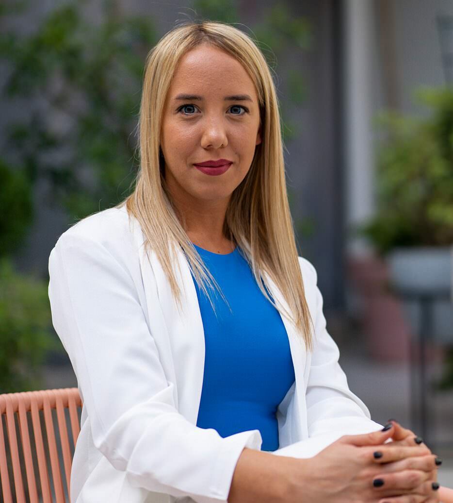 Aleksandra Obradović, Tehnomanija