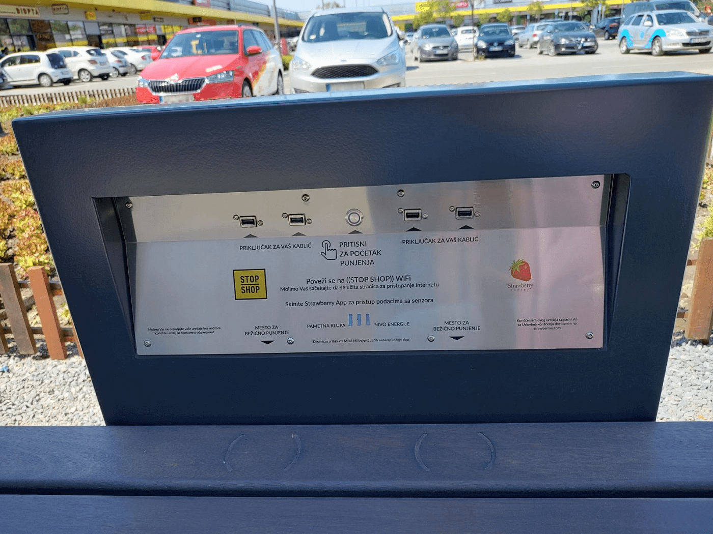 STOP SHOP pametne klupe