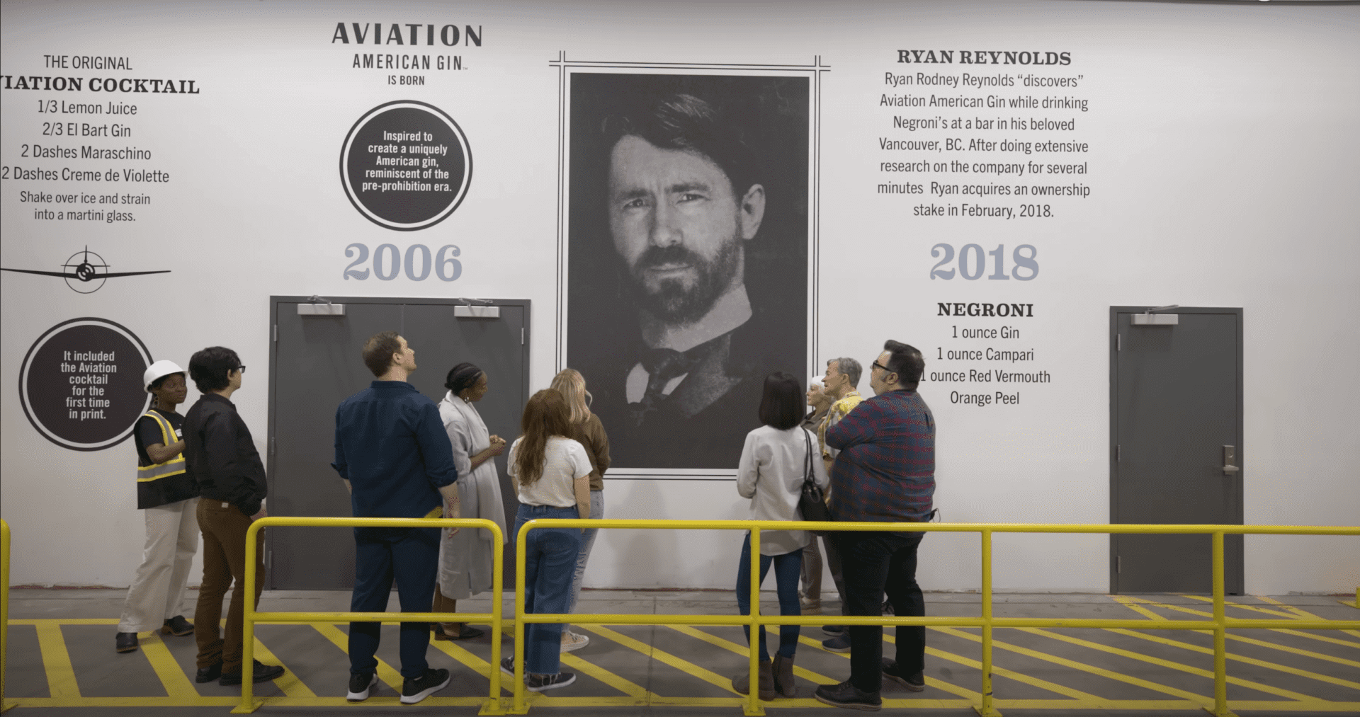 Rajan Rejnolds, destilerija, posao (YouTube)