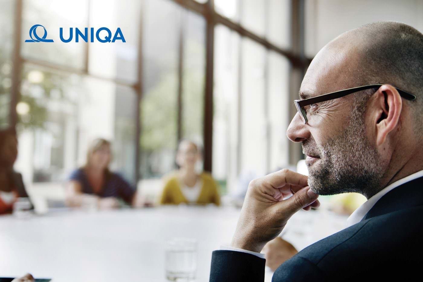 UNIQA D&O osiguranje sa logotipom