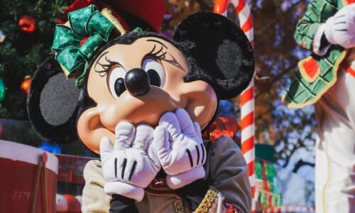 Diznilend, plata (Unsplash)