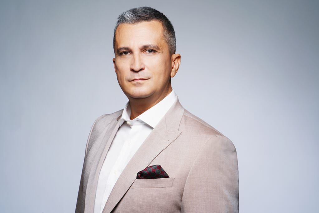 Predrag Petrović, DP Lux grupa, radikalna opcionalnost