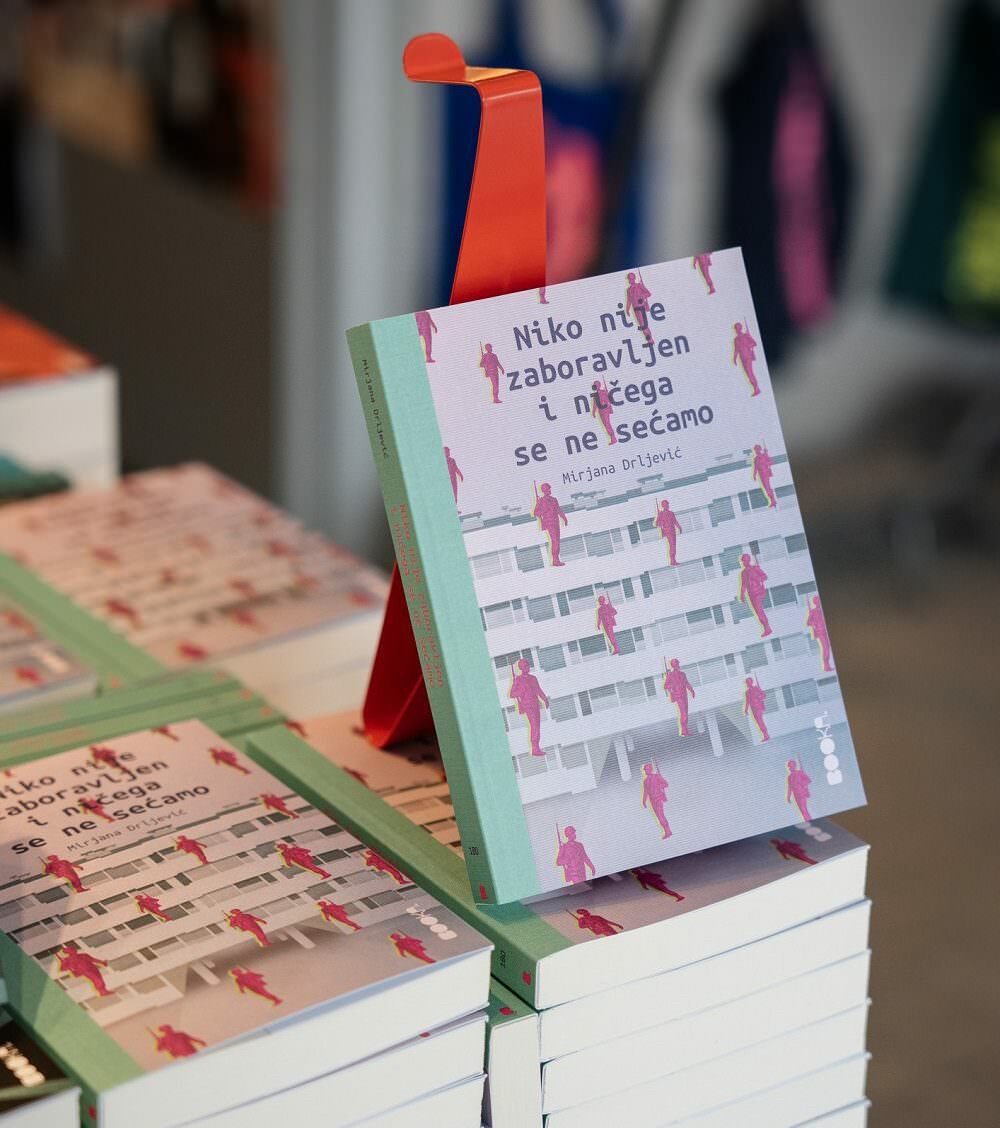 Roman "Niko nije zaboravljen i ničega se ne sećamo"