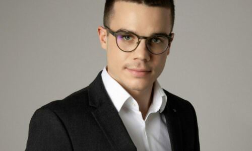 Miloš Pavlović, Egzakta