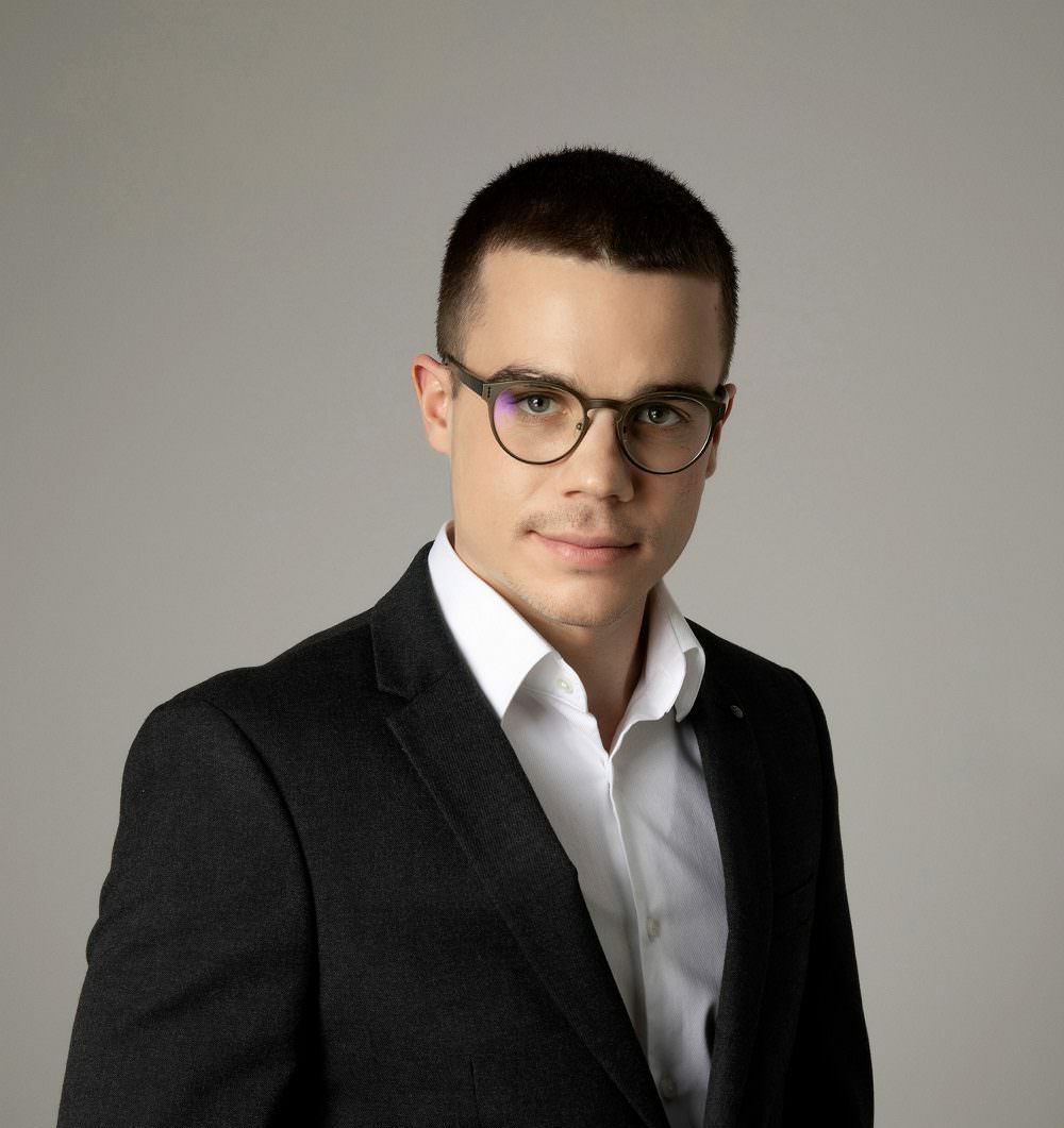 Miloš Pavlović, Egzakta