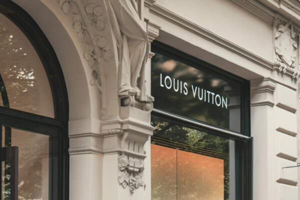 Louis Vuitton, pada prodaja