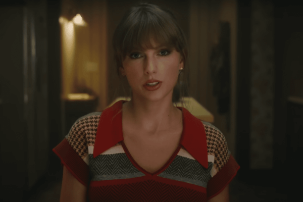 Tejlor Svift (YT scrn)