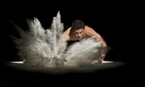 Muškarac, moć (Unsplash)