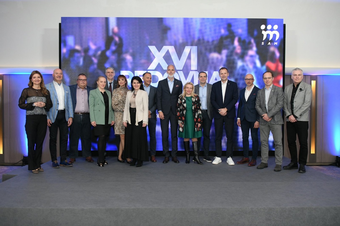 Mihailo Jankovic, novi predsednik SAMa sa novim clanovima UO i Jelenom Bulatovic