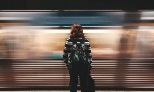 Metro, prevoz, ljudi (Unsplash)