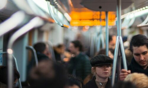 Metro, prevoz, ljudi (Unsplash)