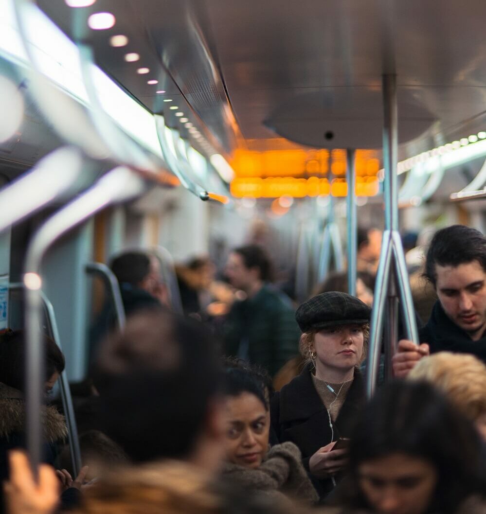 Metro, prevoz, ljudi (Unsplash)