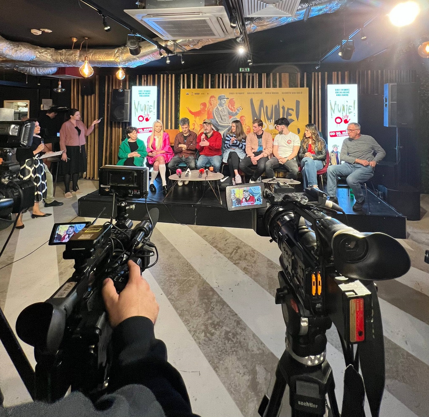 Konferencija, Munje opet