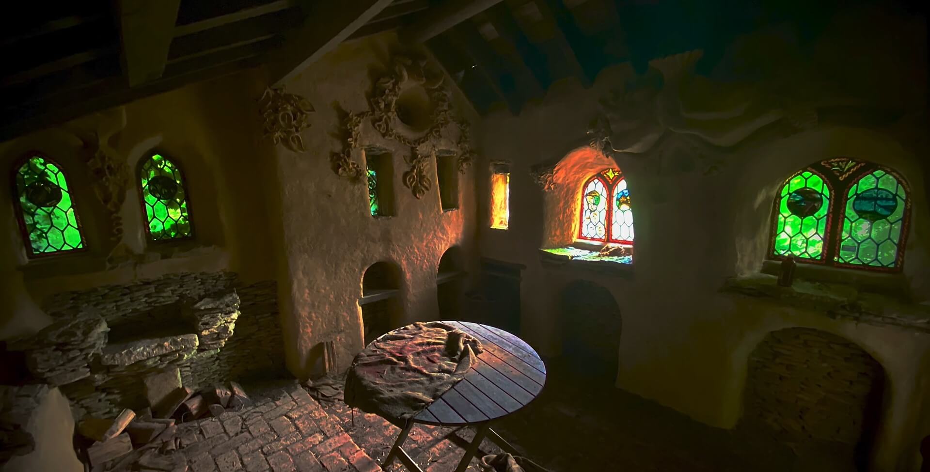 Hobitska kuća, farmer (YouTube)