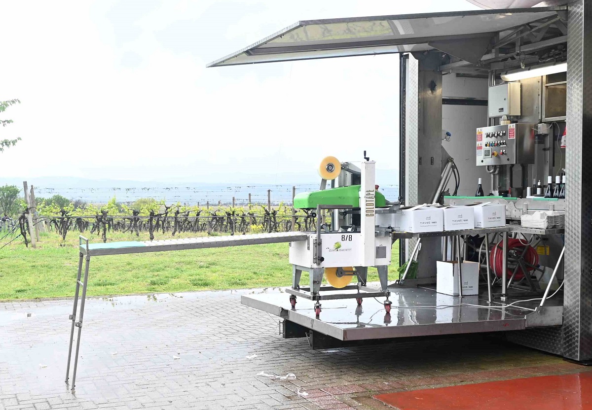 Poslednja faza mobilnog punjenja vina