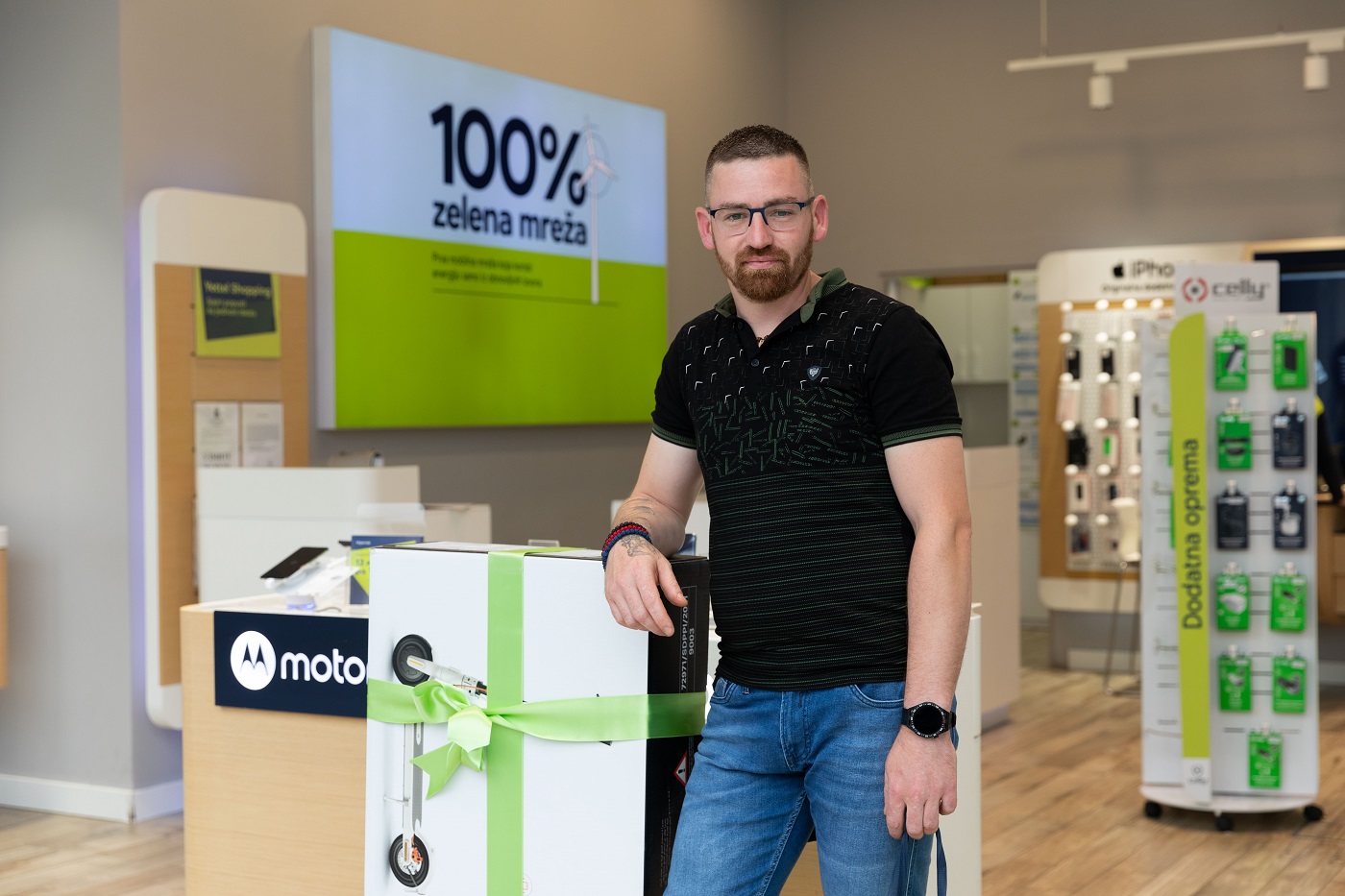 Nenad Čokorilo iz Surčina koji je doneo polamilioniti uređaj na reciklaž...