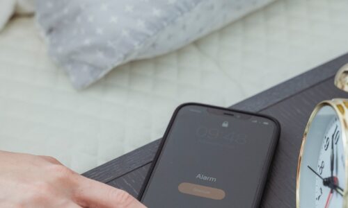 Kašnjenje, sat, vremensko slepilo