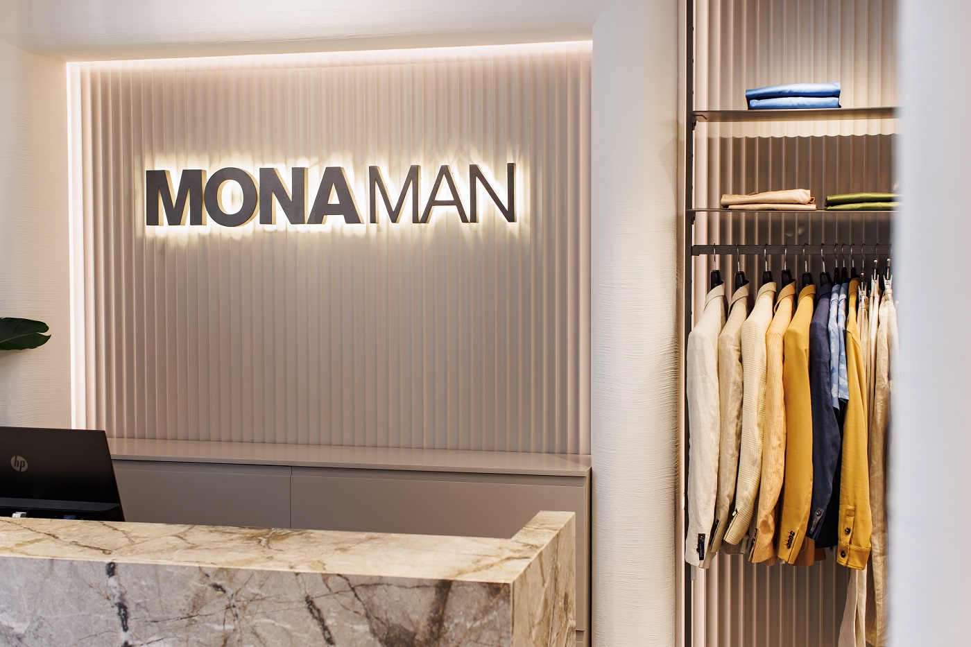 Mona Man, prodavnica u Banja Luci