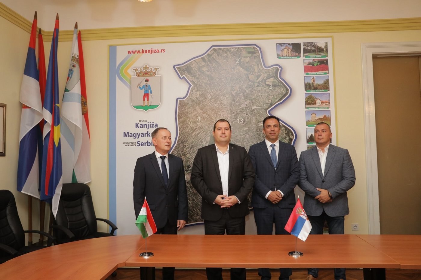 Ambasador Jožef Mađar, Obrad Tadić, Robert Fejstamer i Nebojša Rakić, Led osvetljenje u opštini kanježa