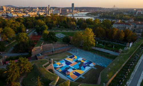 Oslikan teren na kalemegdanu Mapei