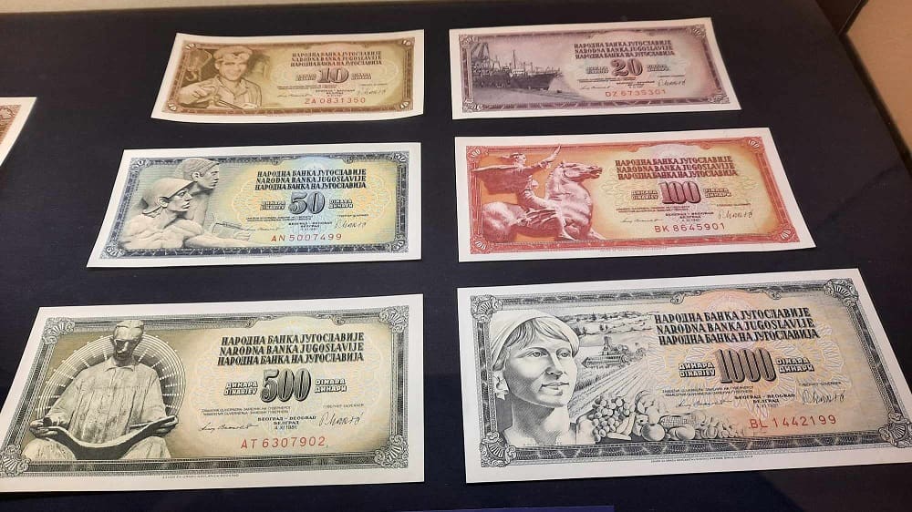 vek i po srpskog dinara