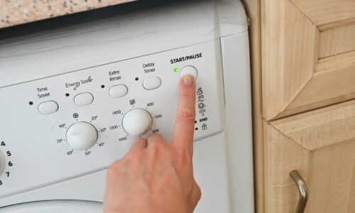 četiri kućna uređaja