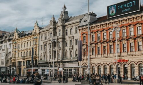 Prosečna mesečna neto plata