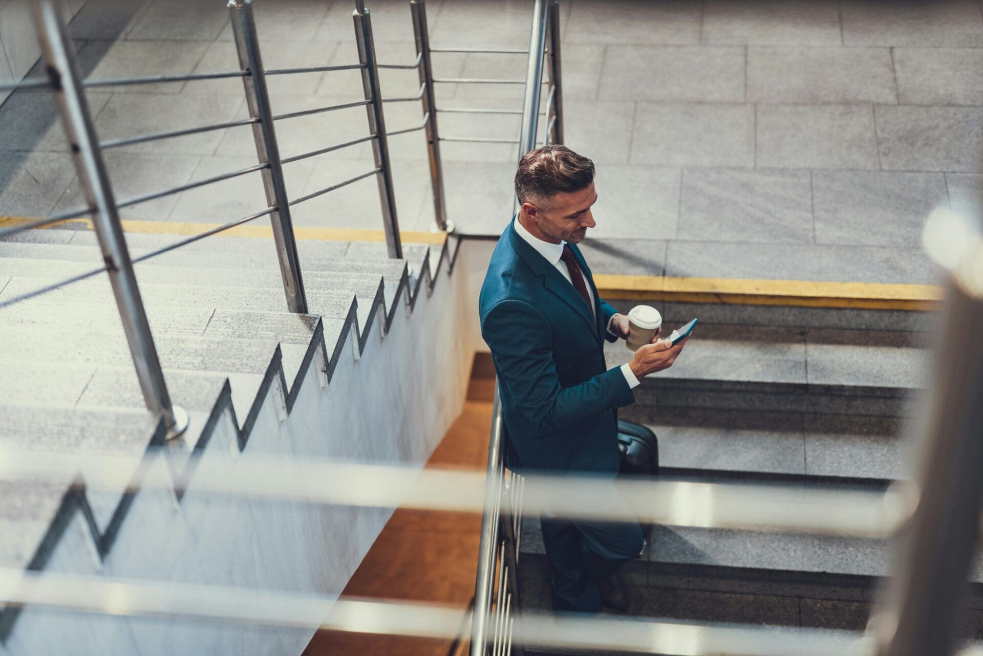 Poslovni čovek, mobilni telefoni