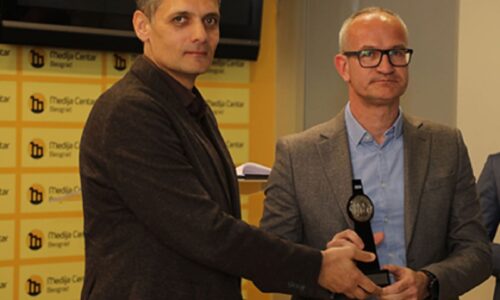 Aleksandar Ružešković preuzima priznaje Moj izbor