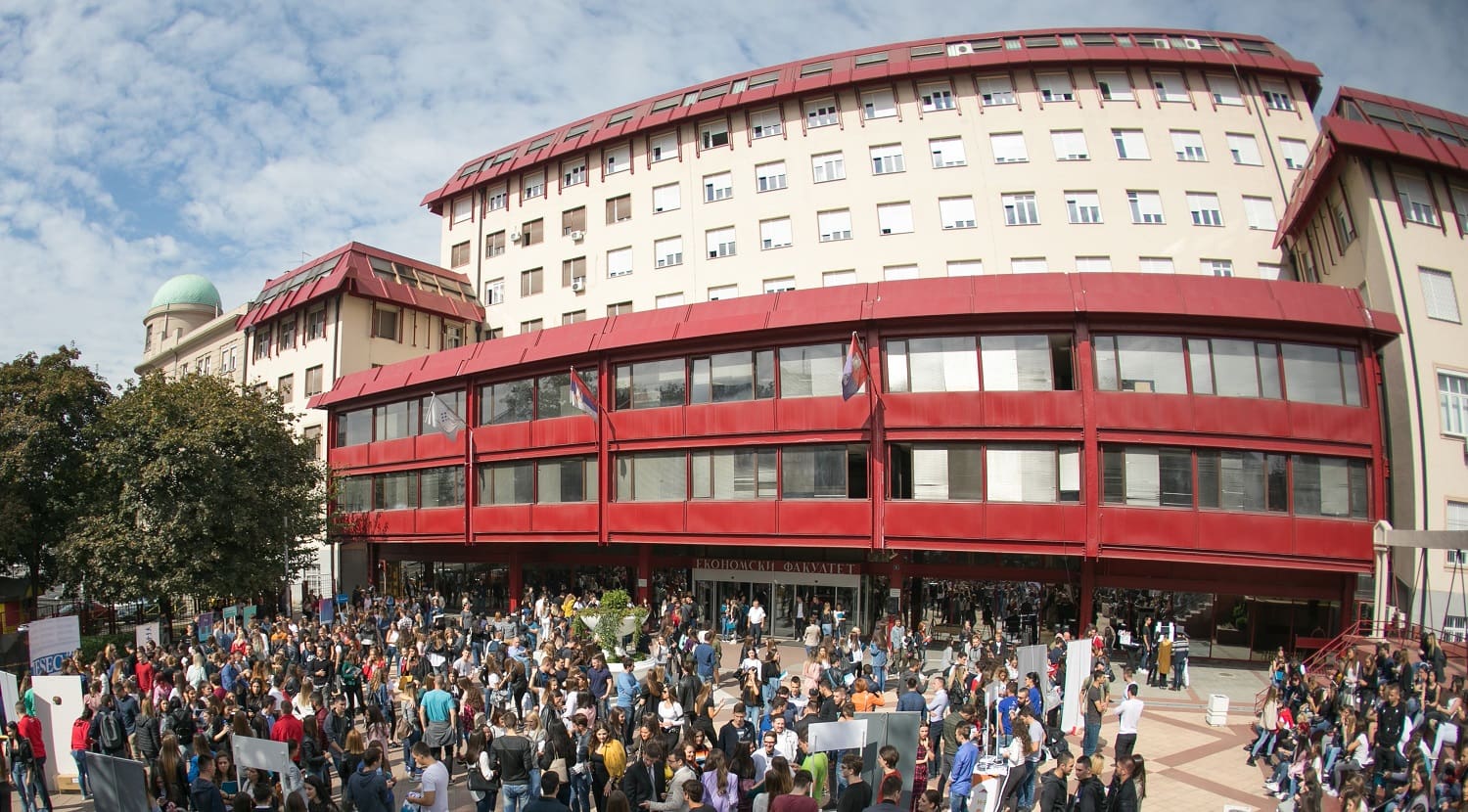 Zgrada i studenti - Ekonomski fakultet