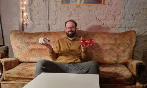 Nikola Opačić, Crveni kiosk